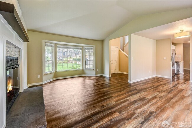 Building Photo - 3bd/2.5ba Renton Home