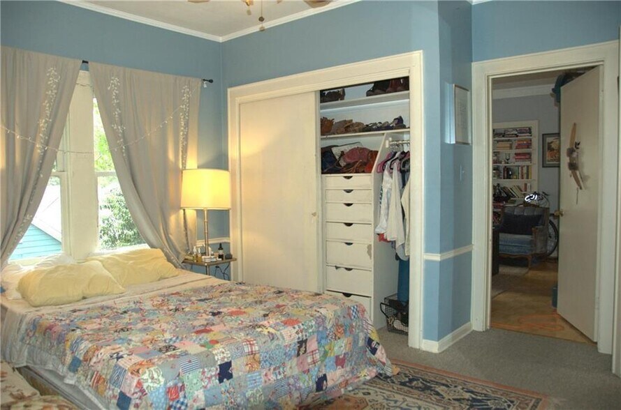 Building Photo - 202 E 31st St