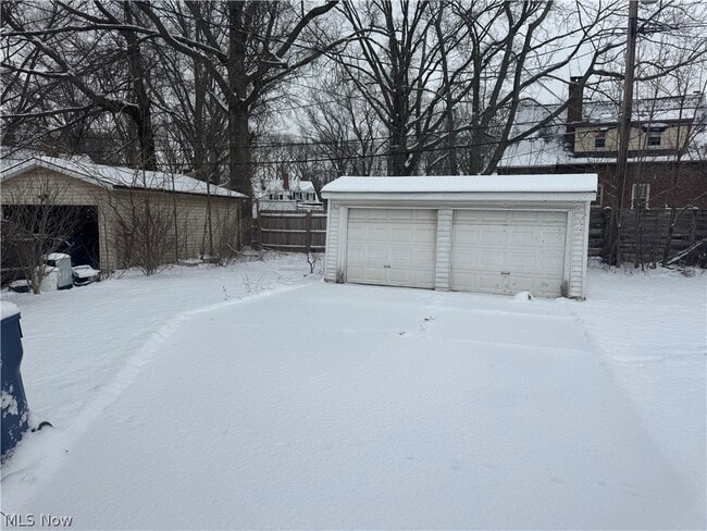 Building Photo - 839 Lecona Dr