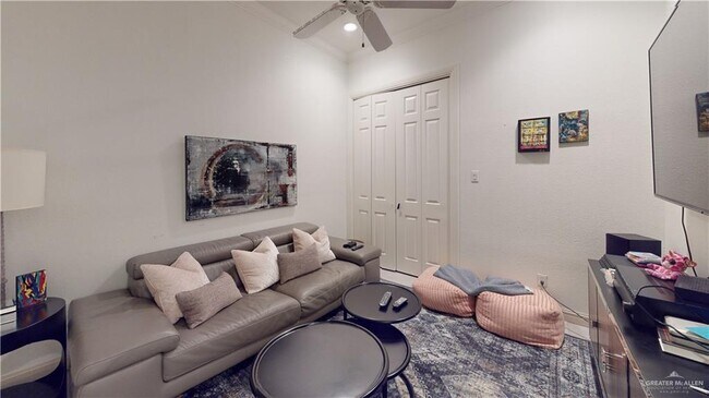 Building Photo - 21 Sabine Ct