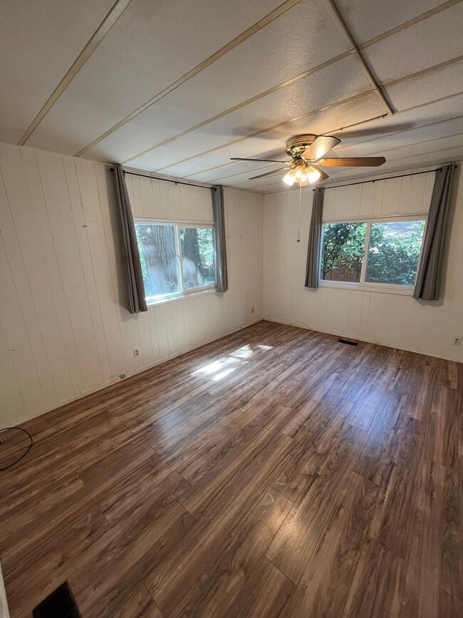 Building Photo - Magalia Home for rent, 1 car garage, 2 bed...