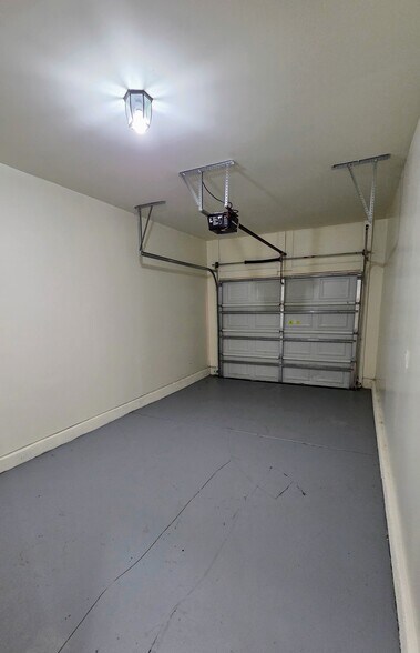 Building Photo - 113 Beechleaf Ct