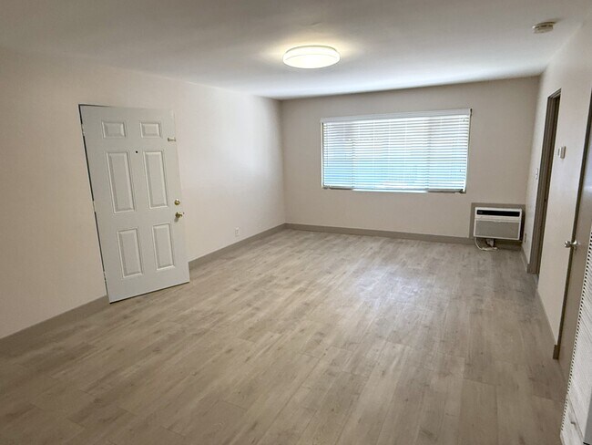 Building Photo - 519 Linwood Ave