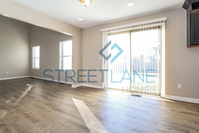 Building Photo - REDUCED!