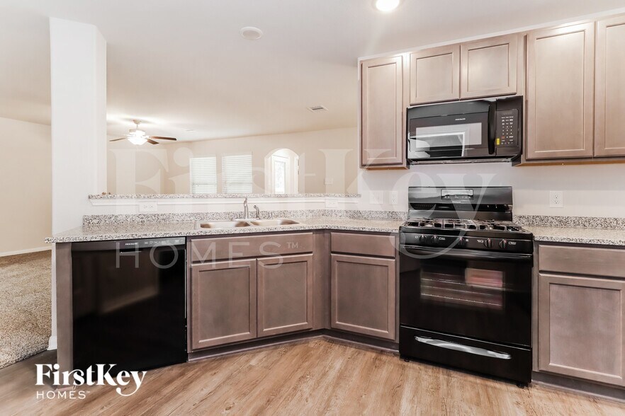 Building Photo - 25617 Roy Rogers Rd