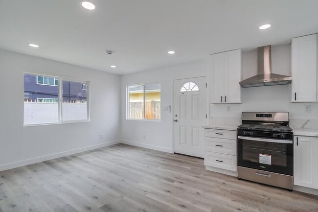 Building Photo - 6325 Newsome Dr