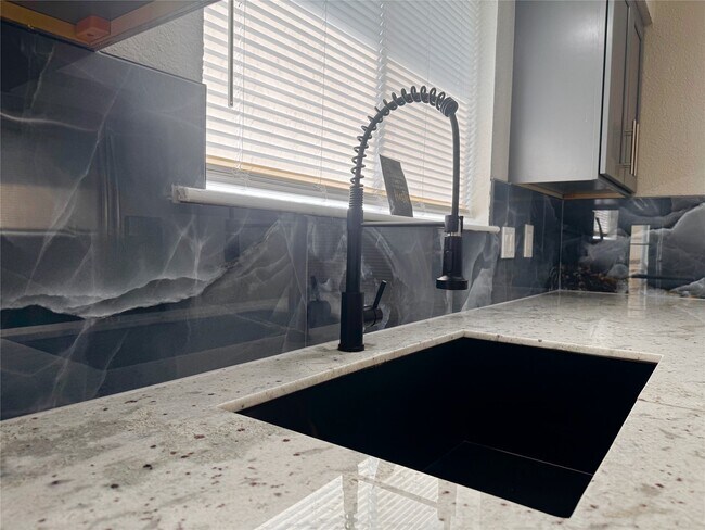 Building Photo - 15218 Falcon Ridge Dr