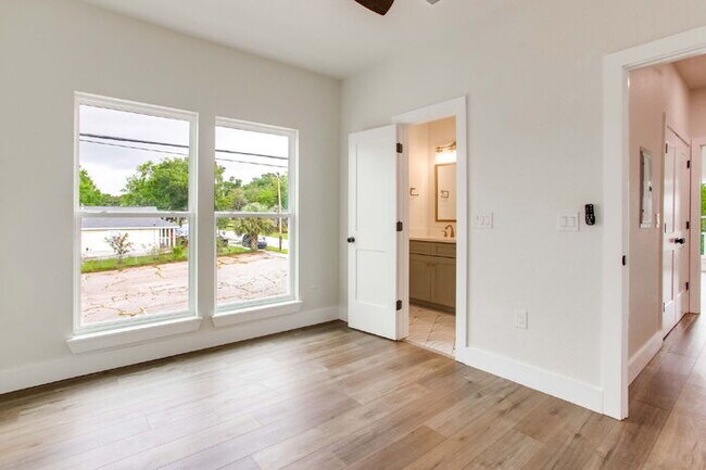 Building Photo - Build in 2025, 3 bed 3 bath near downtown!
