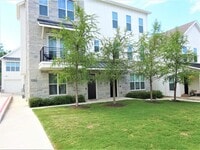 Building Photo - 2624 Metcalfe Rd