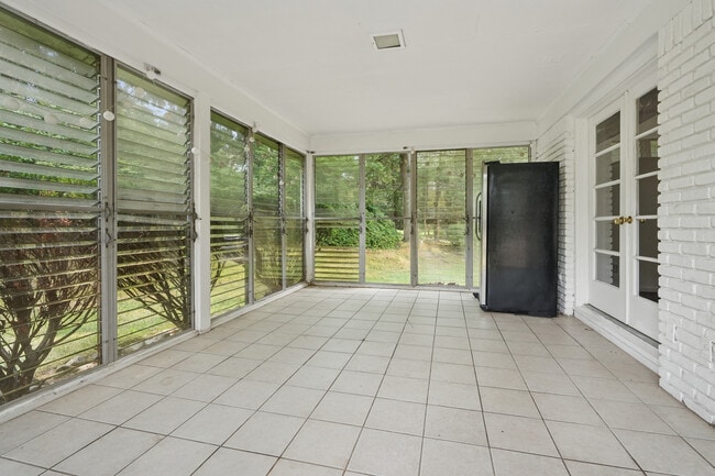 Building Photo - 18 Dorison Dr