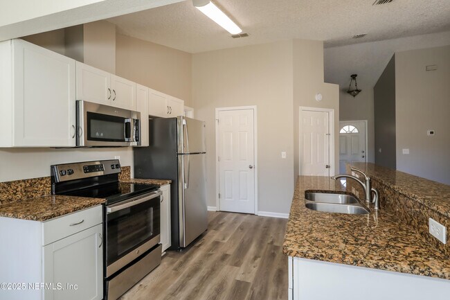 Building Photo - 3175 Olde Sutton Parke Dr