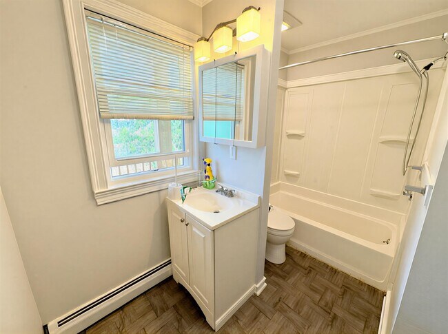 Building Photo - 8 Arthur St