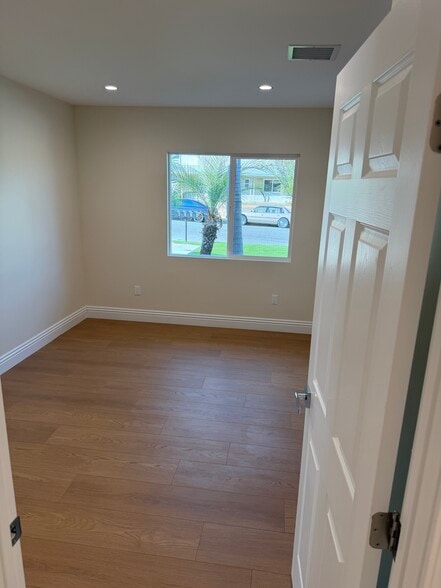 Building Photo - 11575 Garrick Ave