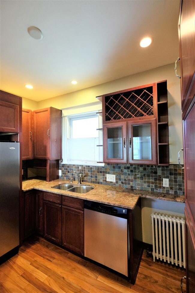 Building Photo - Linden Hills | 4127