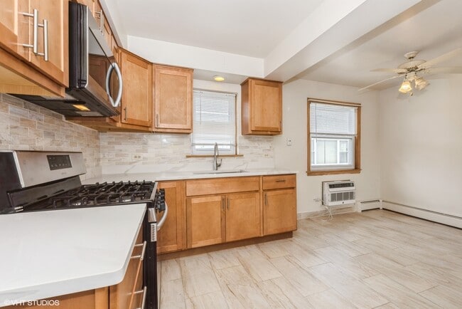 Building Photo - 4752 N Menard Ave