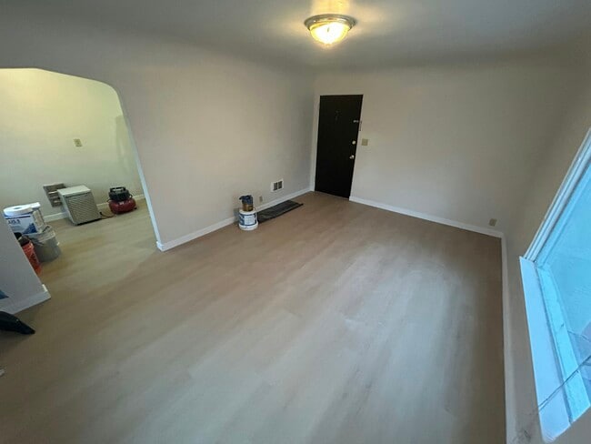 Building Photo - 400 W 13th St