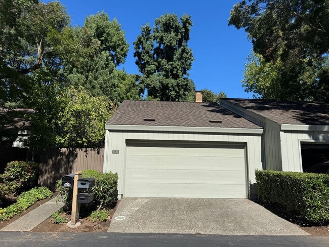 Building Photo - BEAUTIFUL 2 STORY CONDO IN THE CAMPUS COMM...