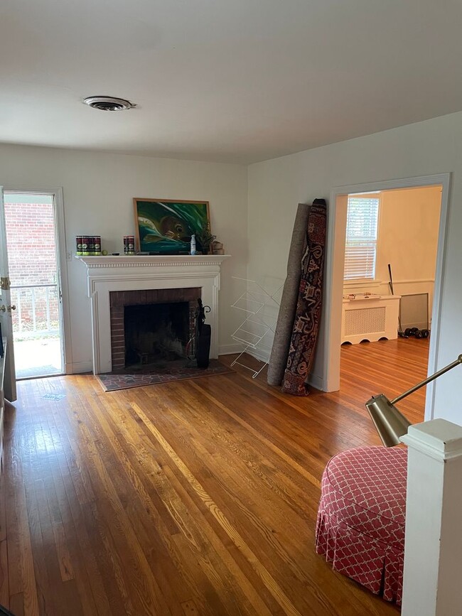 Building Photo - Perfect Home a Block from Mary Munford