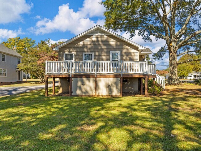 Building Photo - Downtown Greer Charmer: Spacious 3-Bed, 2 BA Home with Screened Porch, Carport & Hardwoods, NO AP...