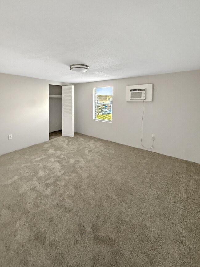 Building Photo - 204 2nd St