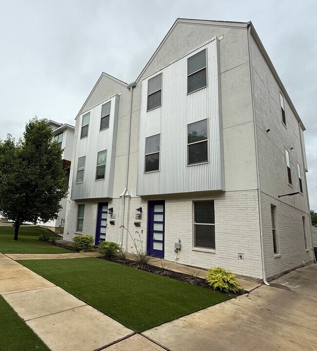 Building Photo - ** MOVE IN SUMMER 2026 ** 5-bedroom 5.5 Ba...