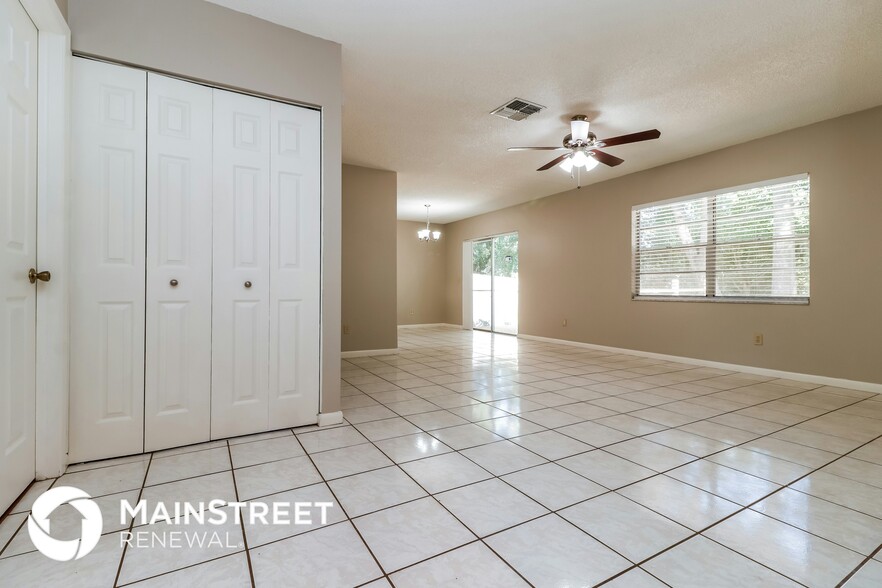 Building Photo - 207 Regal Park Dr