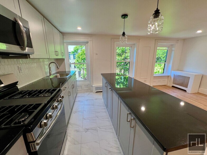 Building Photo - 2BR 1BA Classic Details Top Floor Brownstone w/ New Modern Finish on Preserved Bedstuy Block