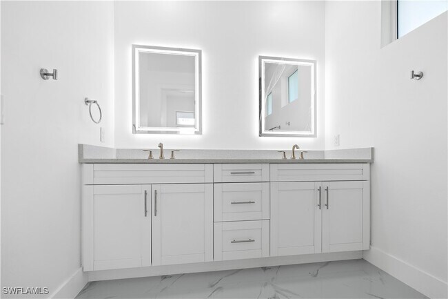 Building Photo - 918 Hollister Ave