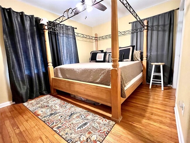 Building Photo - 1735 S Park