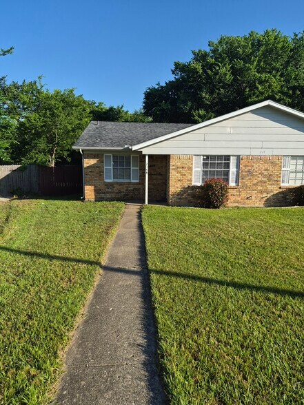 Building Photo - 214 Pine Meadow Dr