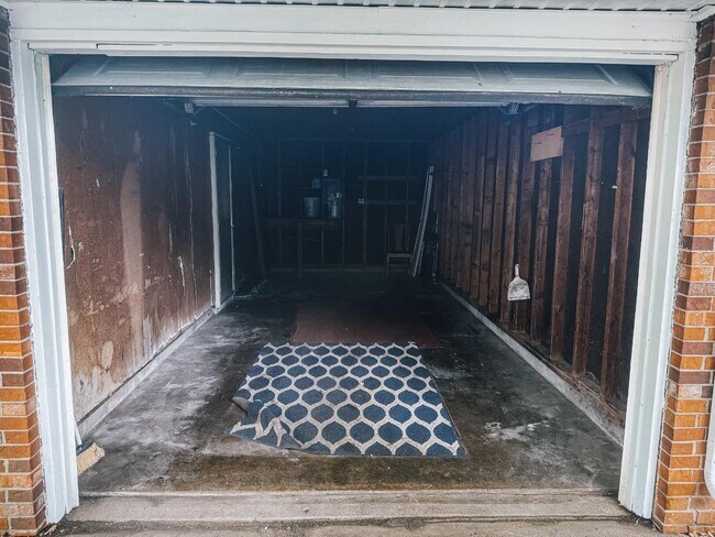 Building Photo - 918 Skyline Dr