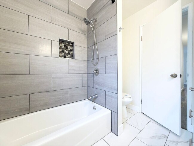 Building Photo - Charming Single Level in Carlsbad!