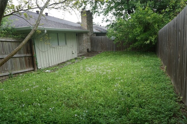 Building Photo - 1913 Normal Park Dr