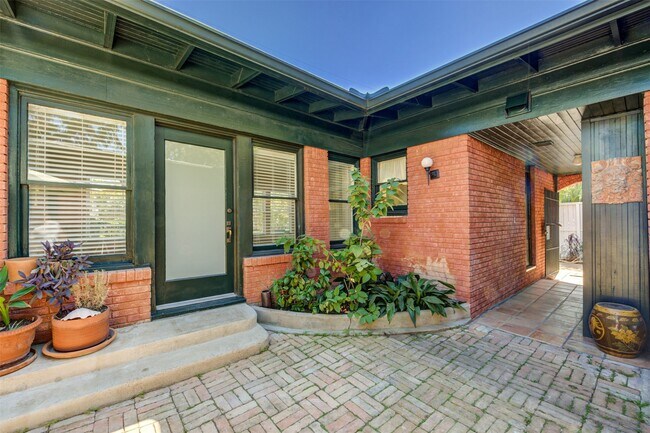 Building Photo - 1001 Bomar St