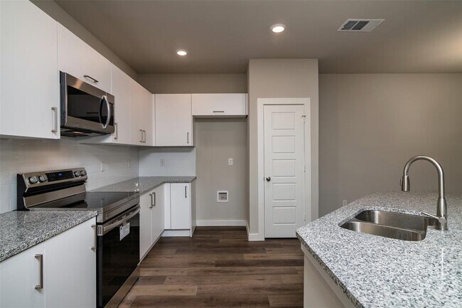 Building Photo - 641 Fallow Dr