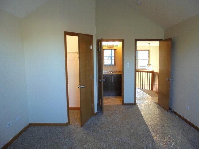 Building Photo - 736 Big Timber Dr