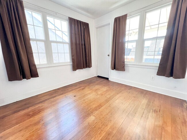 Building Photo - 45 65th Pl