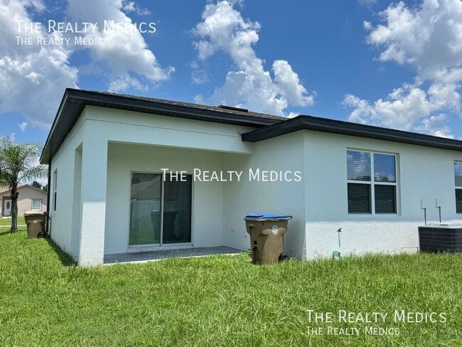 Building Photo - 211 Bedford Dr