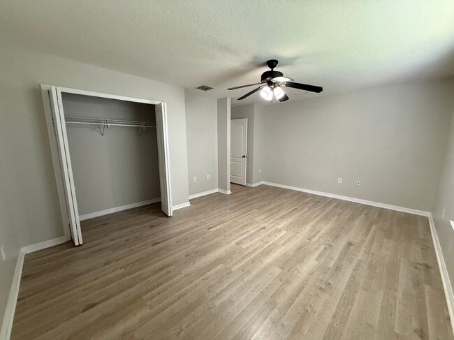 Building Photo - 944 Lost Grove Cir
