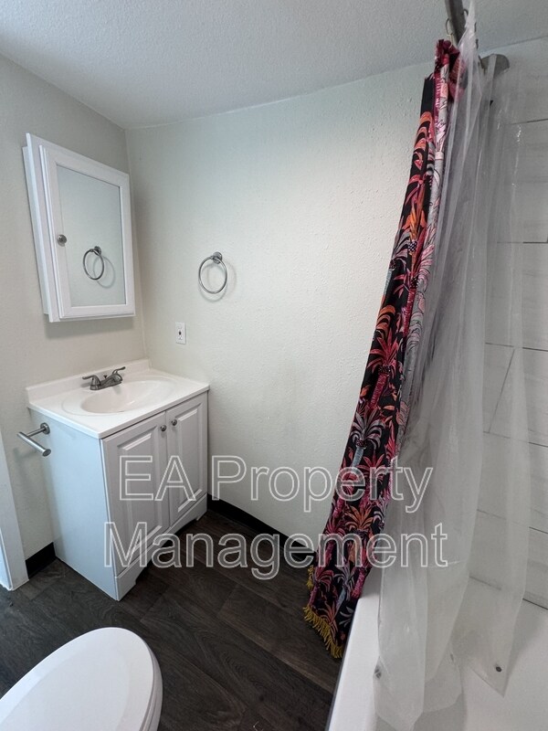 Building Photo - 419 Atrisco Dr SW