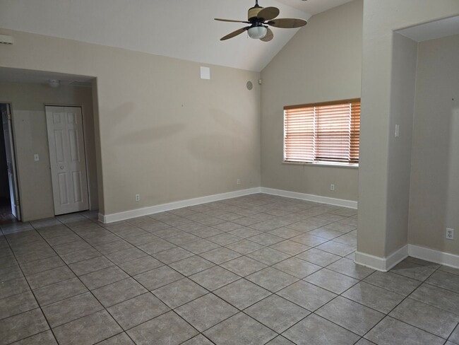 Building Photo - Charming 2-bedroom, 2-bathroom home