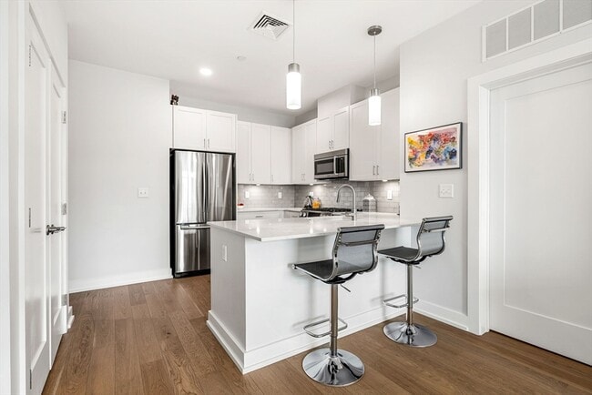 Building Photo - 65 Washington St