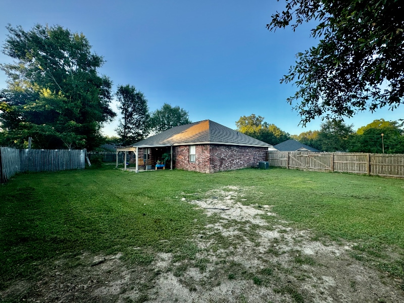 Building Photo - 16127 Brookfield Dr
