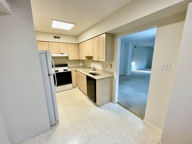 Kitchen - 104 Woodside Rd