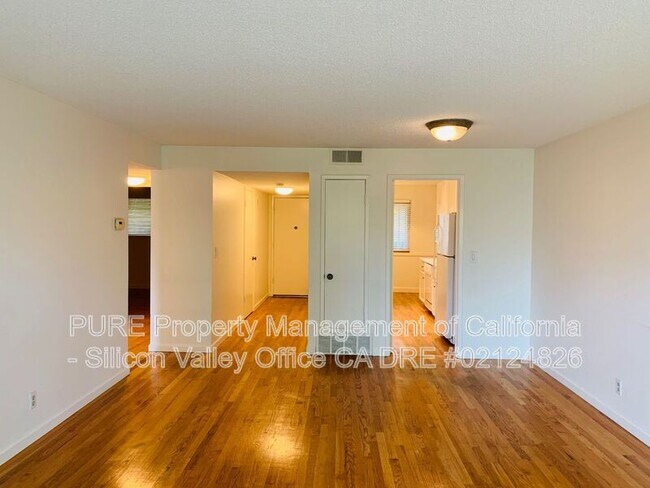 Building Photo - 2315 Eastridge Ave