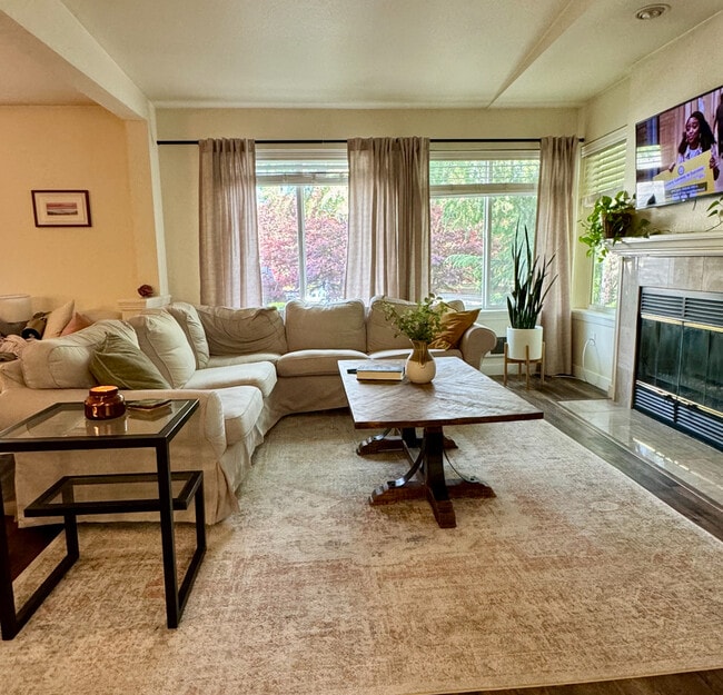 Building Photo - 5064 Foothills Dr