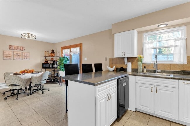 Building Photo - 1656 Herault Pl