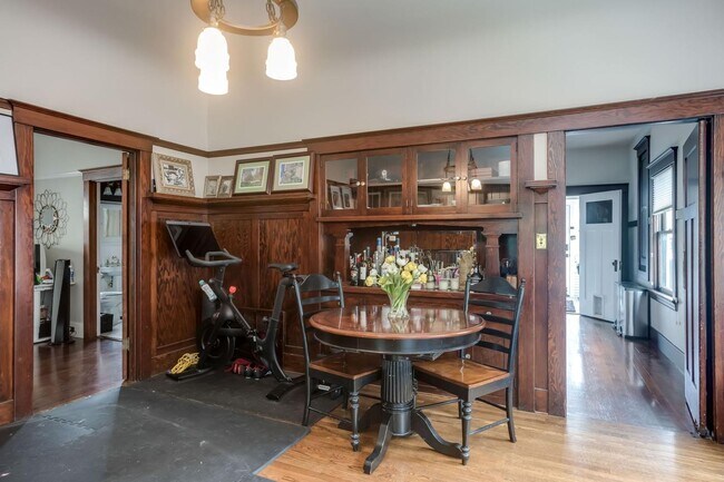 Building Photo - Charming Upgraded 2 Bedroom 2 Bath Rose Garden Home