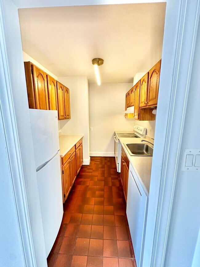 Building Photo - Beautiful Balfour Historic 1 Bedroom Condo 16th & U Street