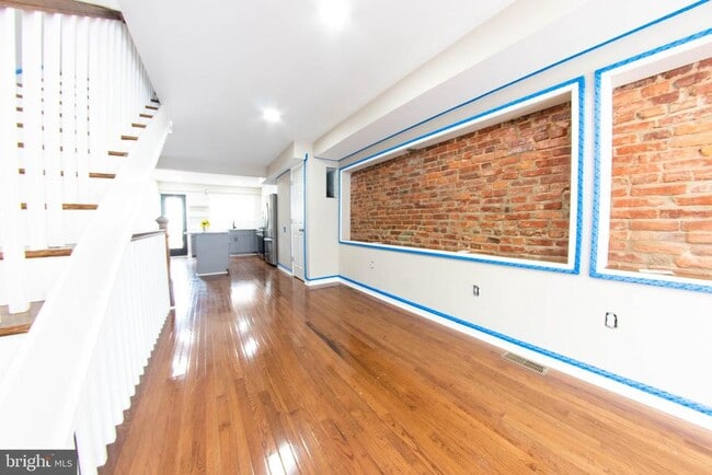 Building Photo - 636 S Kenwood Ave